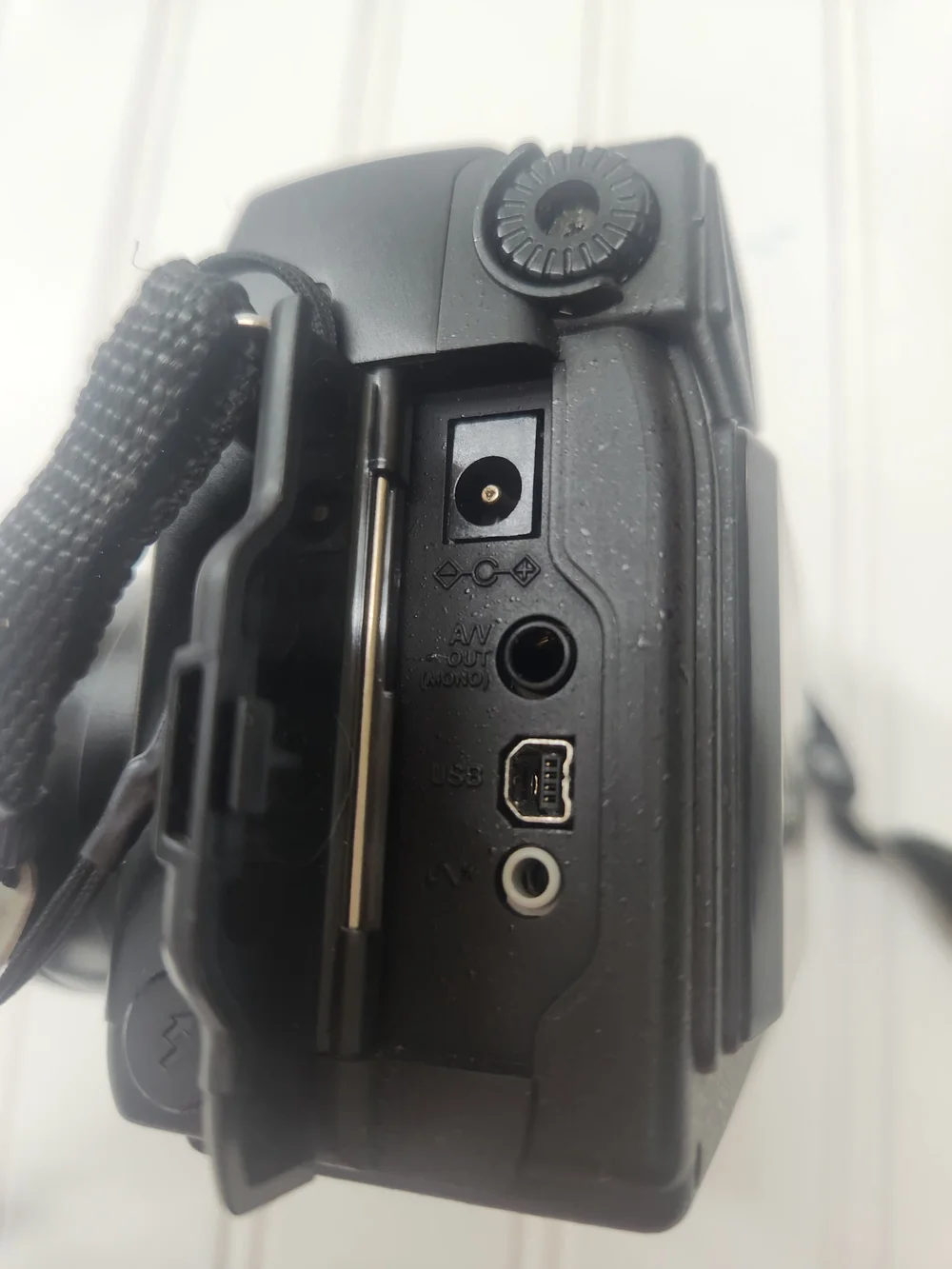 Vintage Olympus Camedia C-3030 Zoom 3.3MP Digital Camera with Manual & Strap​